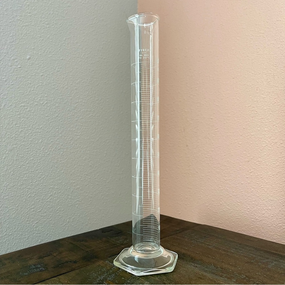 Pyrex 3024-100 Single Metric Scale Cylinder TD 100 mL w/ White Graduations_NWOT